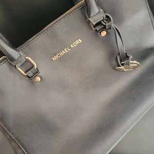 Micheal Kors purse